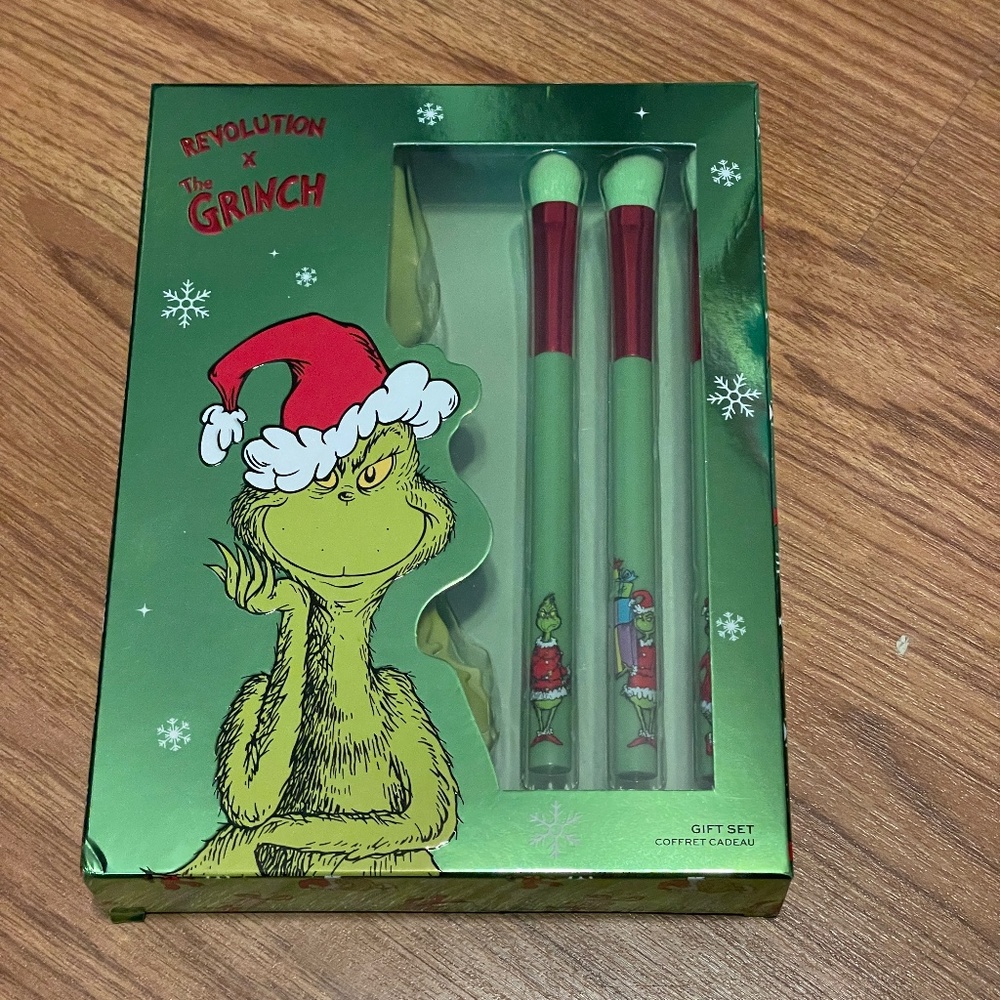 NWT Makeup Revolution x The Grinch - Who Stole Christmas Gift Set - 5pc